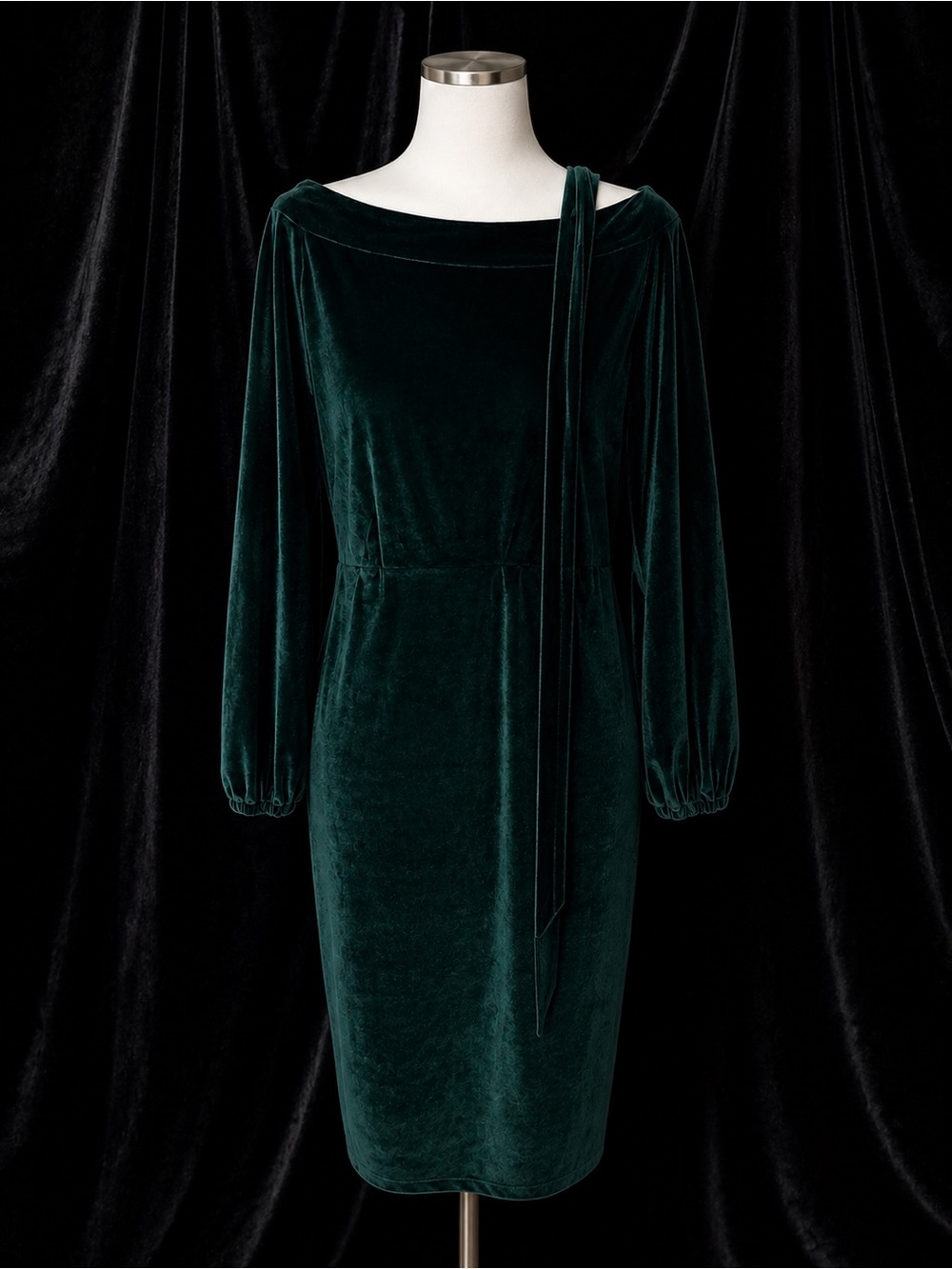 Elegant Green Velvet Dress with waist belt
